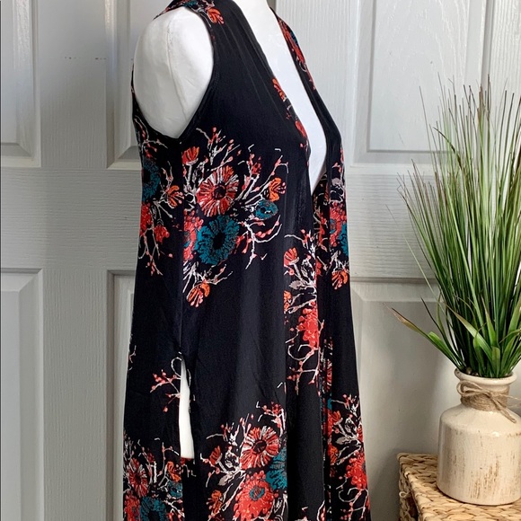 NWT LULAROE long printed blouse/tunic - Picture 3 of 7